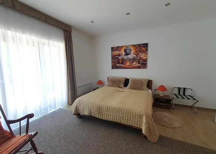 Var-lak Vendeghaz Kalocsa